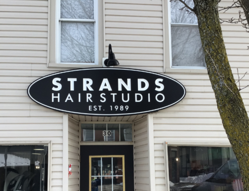 Strands Hair Studio雕刻和彩绘标志